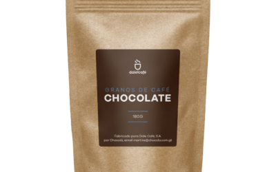 858 Granos de café forrados con chocolate oscuro